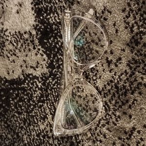 Clear medium size glasses